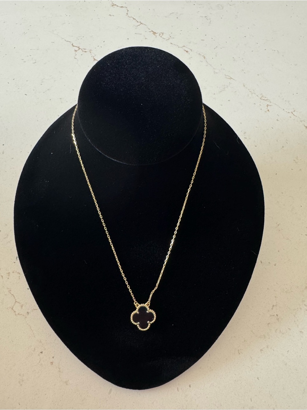 Gold Clover Pendant Necklace - 18K Gold Plated - Color: Black Agate